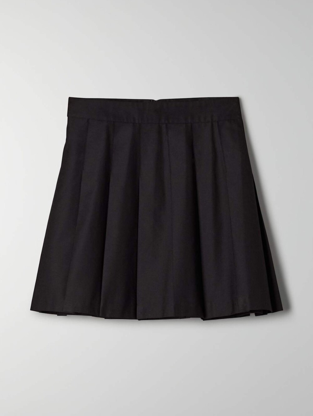 Aritzia Sunday Best Olive 15" Skirt (Size 00, Black)